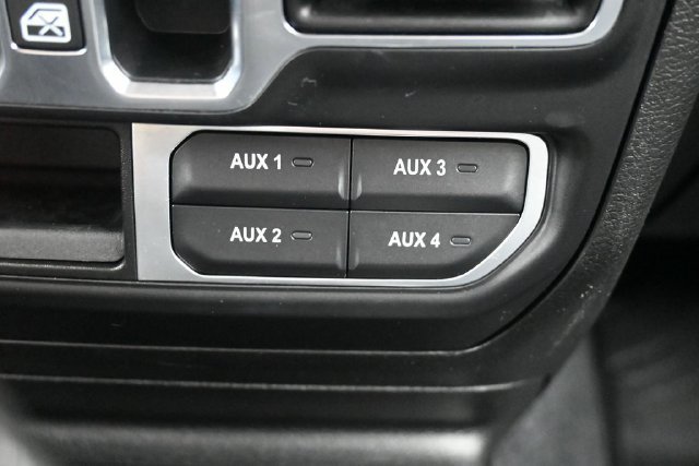 Used 2020 Jeep Wrangler Unlimited Sahara AWD/4WD image 23