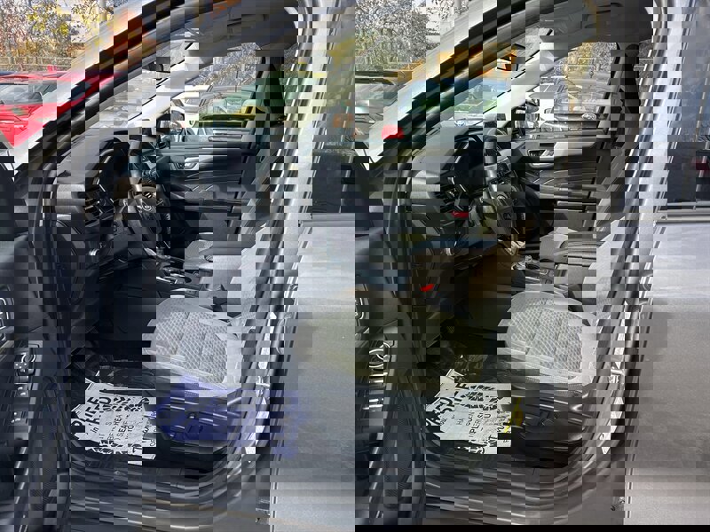 Used 2021 Ford Escape SE w/ SE Sport Appearance Package image 9