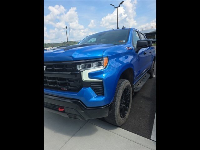 Used 2025 Chevrolet Silverado 1500 LT Trail Boss w/ Convenience Package II AWD/4WD image 11