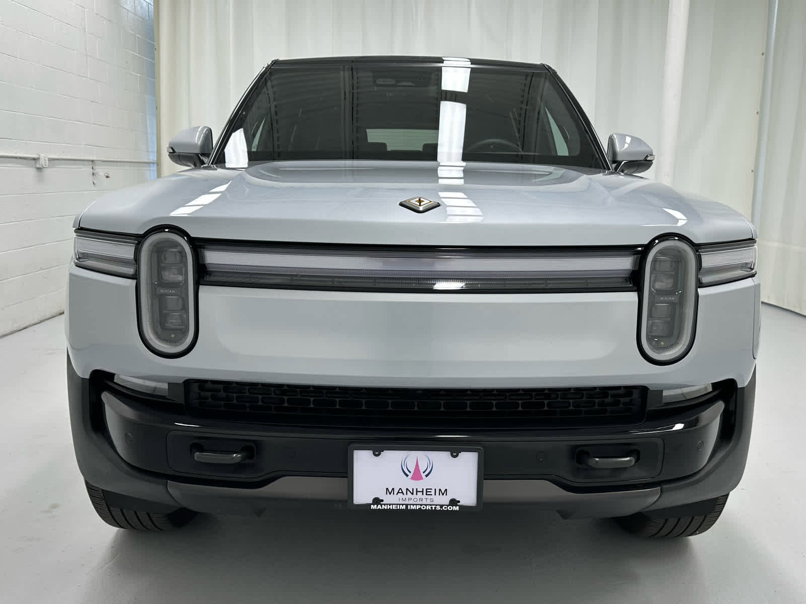 Used 2025 Rivian R1S Adventure image 5