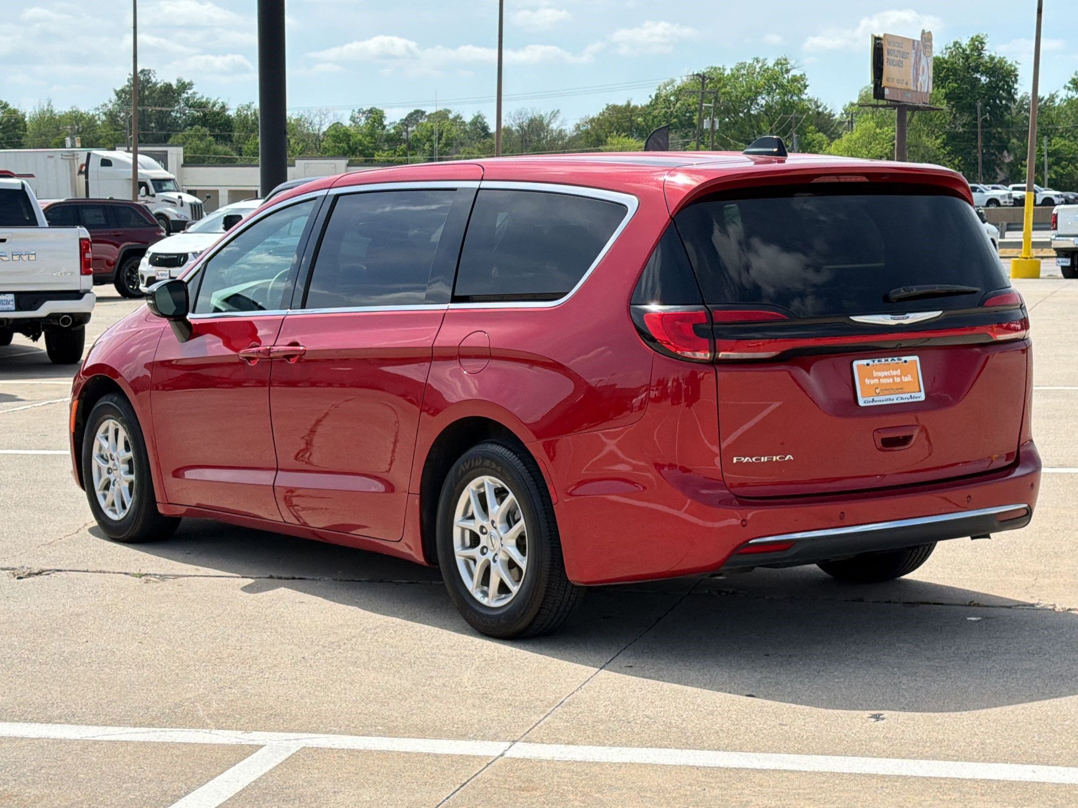 Certified 2025 Chrysler Pacifica Select image 3