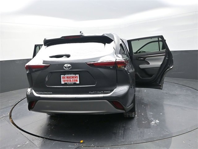 Used 2024 Toyota Highlander Platinum image 40