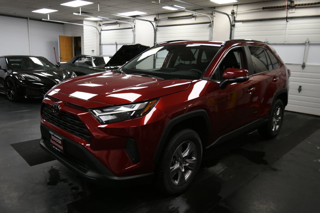 Used 2025 Toyota RAV4 XLE w/ Convenience Package image 5