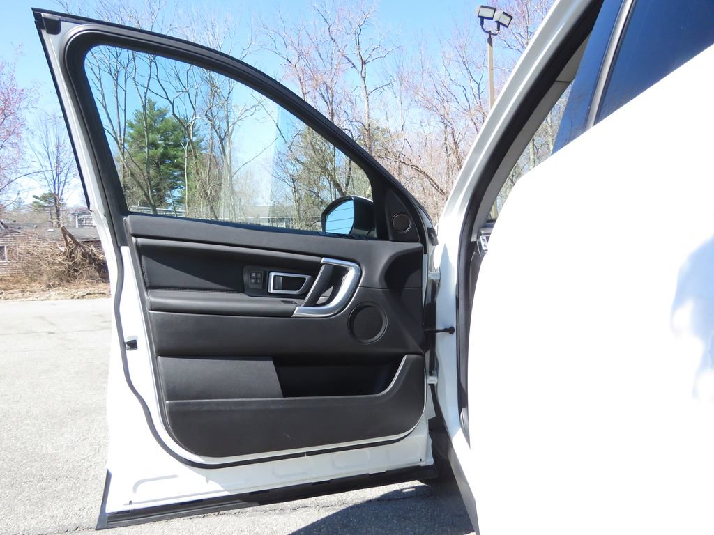 Used 2019 Land Rover Discovery Sport HSE image 9