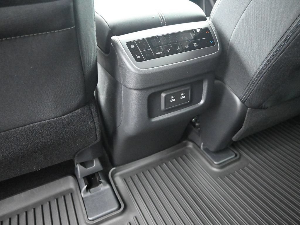 Certified 2026 Nissan Pathfinder SV w/ SV Premium Package FWD image 17