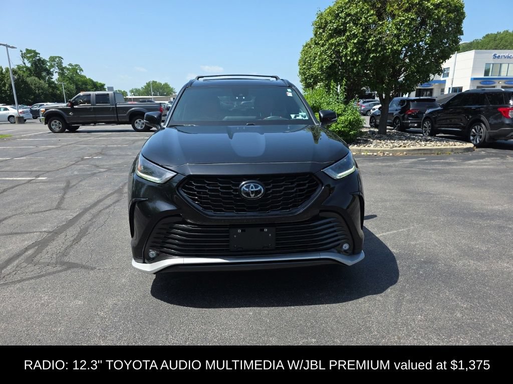 Used 2023 Toyota Highlander XSE AWD/4WD image 2