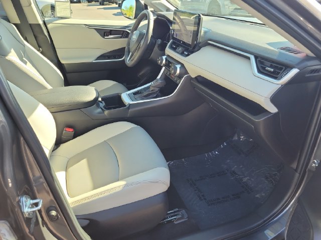 Used 2023 Toyota RAV4 XLE Premium AWD/4WD image 20