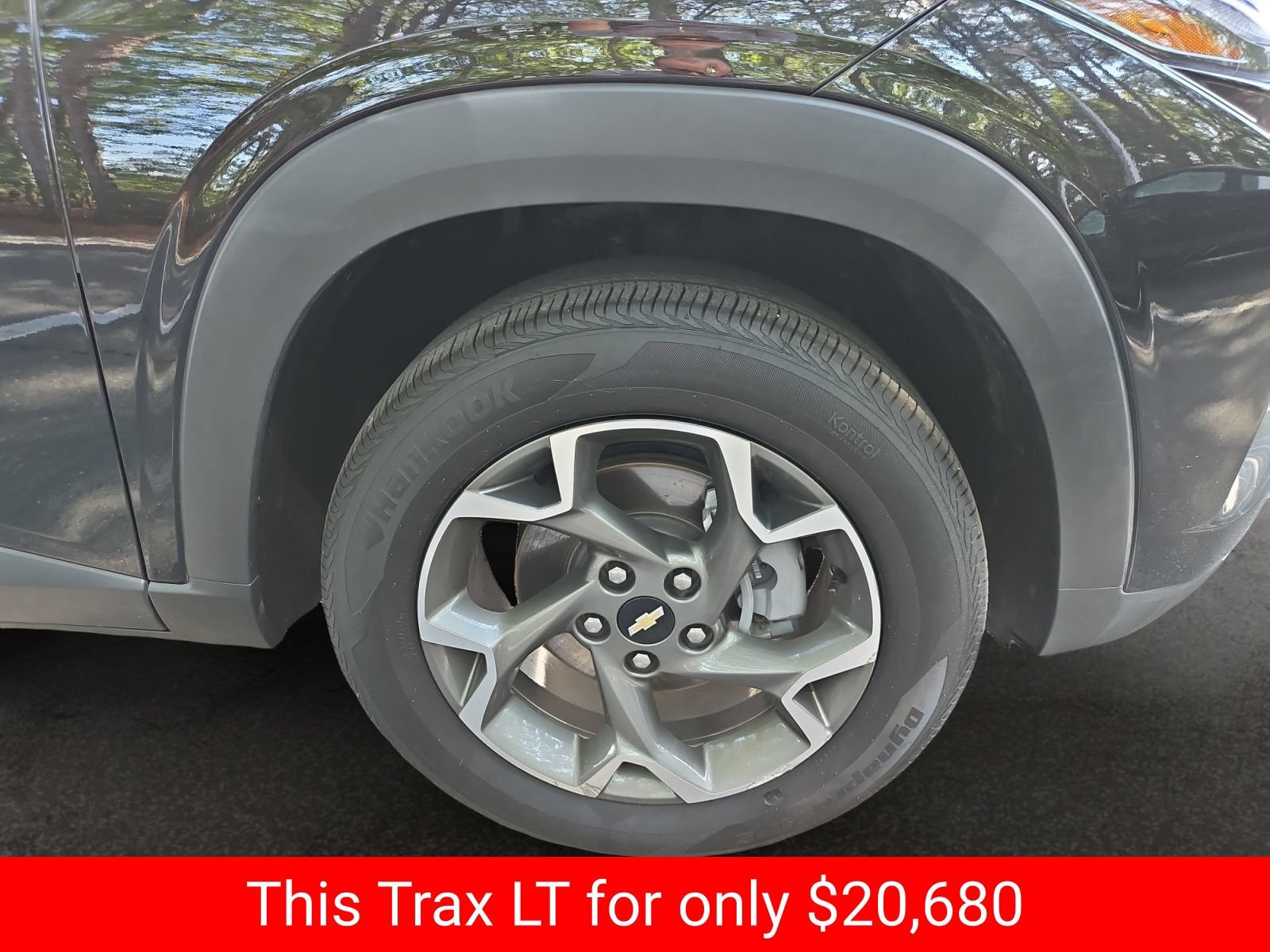 Used 2025 Chevrolet Trax LT FWD image 41