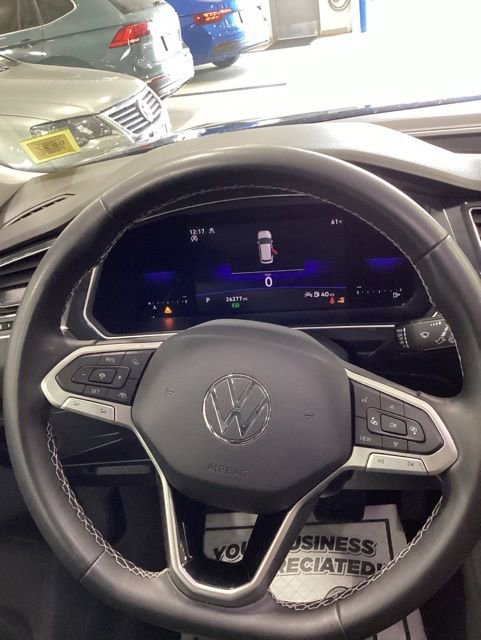 Certified 2022 Volkswagen Tiguan SE w/ Panoramic Sunroof Package AWD/4WD image 24