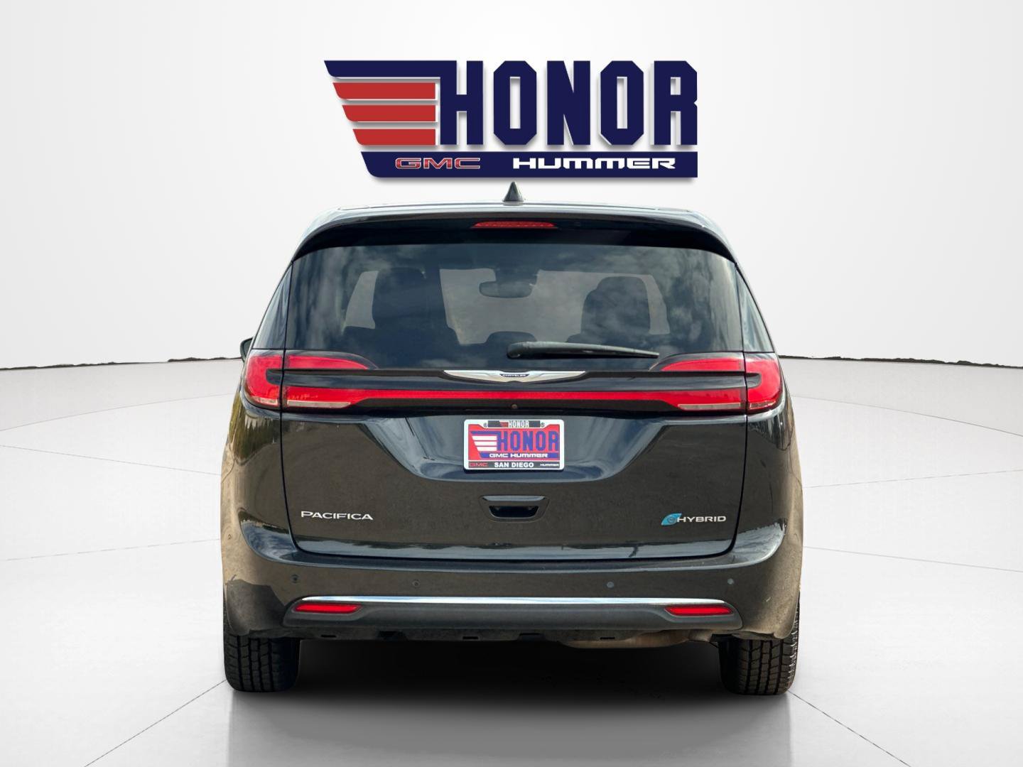 Used 2023 Chrysler Pacifica Touring-L FWD image 5