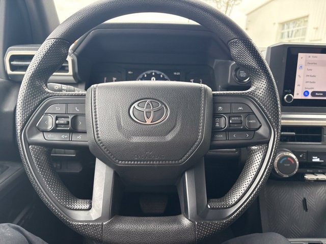 Used 2025 Toyota Tacoma SR5 AWD/4WD image 12