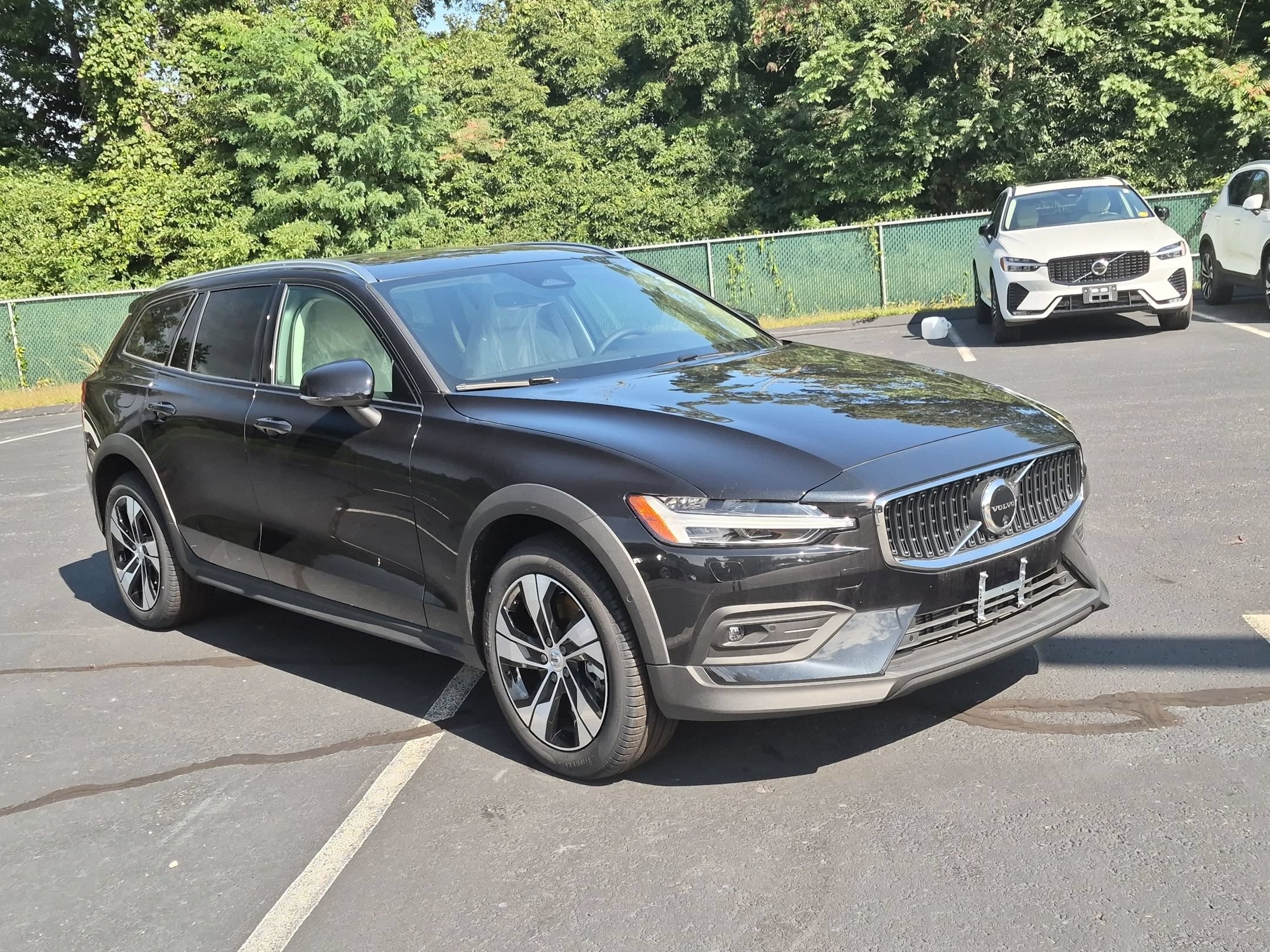 New 2026 Volvo V60 B5 Cross Country Plus w/ Climate Package AWD/4WD image 3