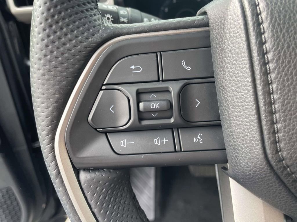 Used 2025 Toyota Tacoma Limited AWD/4WD image 22
