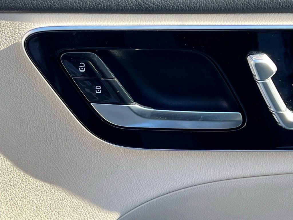 Certified 2023 Mercedes-Benz C 300 4MATIC Sedan image 33