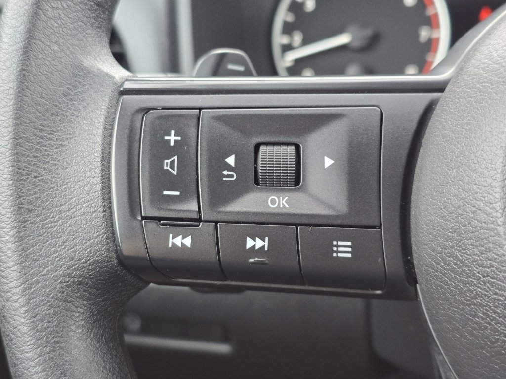 Used 2024 Nissan Rogue S image 25