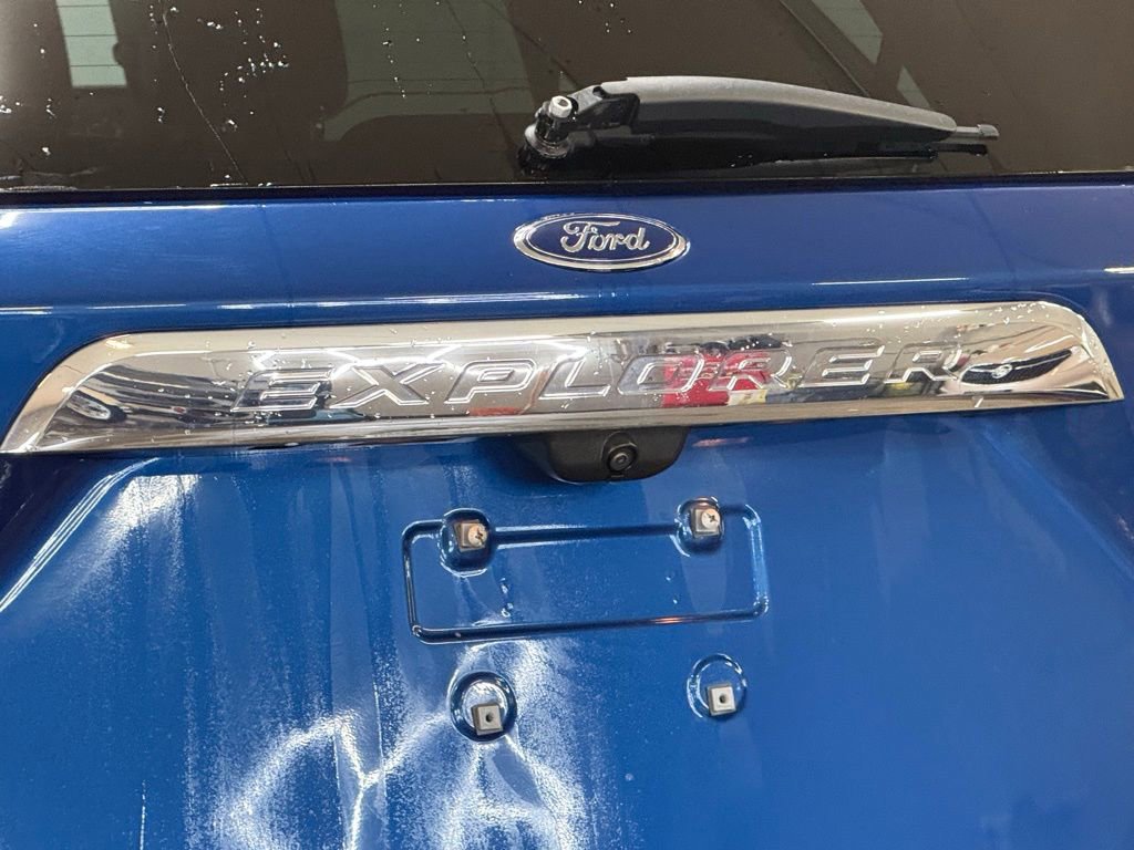 Used 2022 Ford Explorer Limited w/ Equipment Group 301A image 15