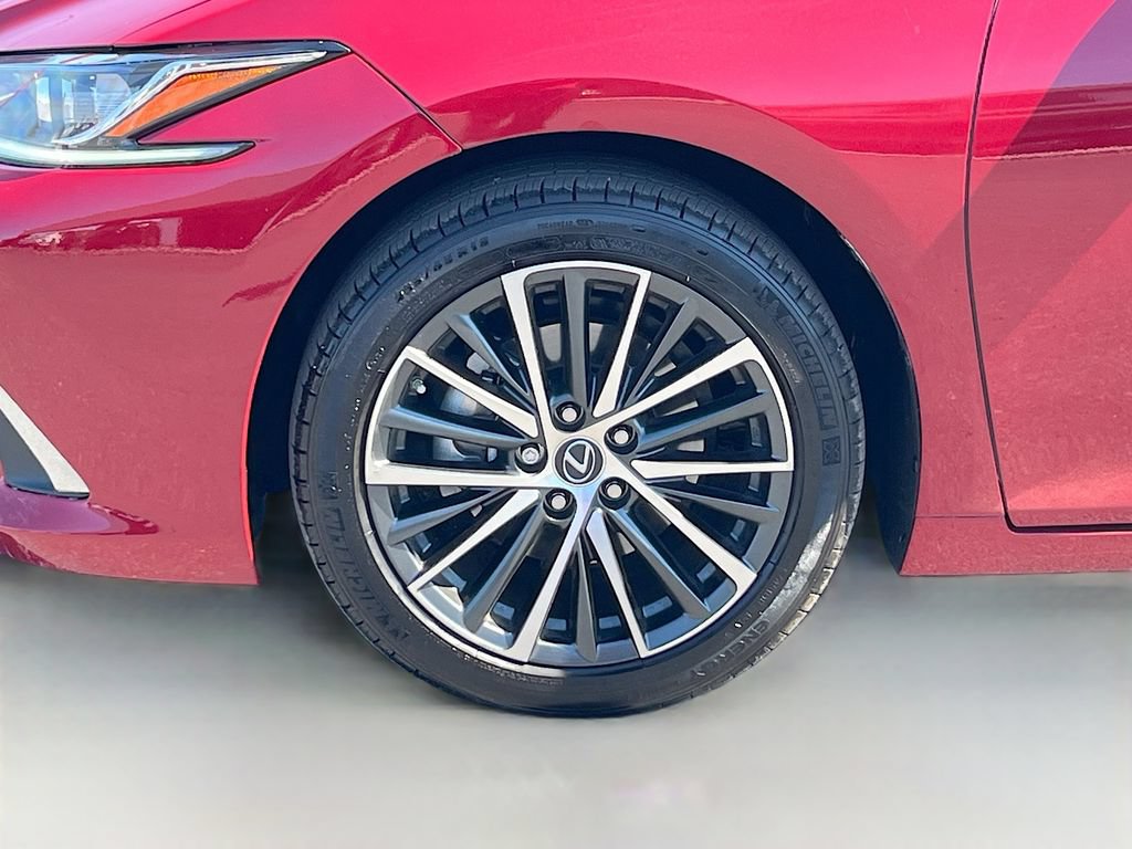 Used 2025 Lexus ES 300h w/ Premium Package FWD image 31