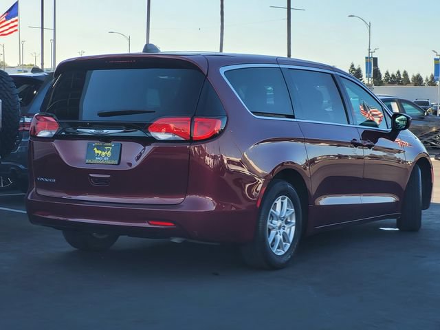 Certified 2023 Chrysler Voyager LX FWD image 4