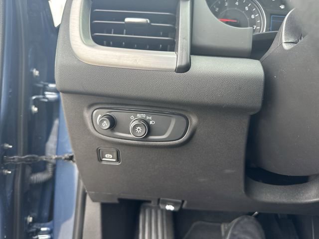 Used 2024 GMC Terrain SLE w/ Driver Convenience Package image 17