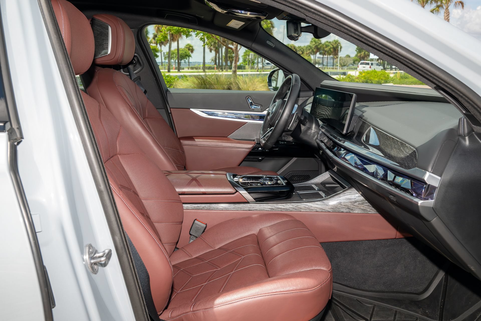 Used 2023 BMW 740i w/ Parking Assistance Package RWD image 28