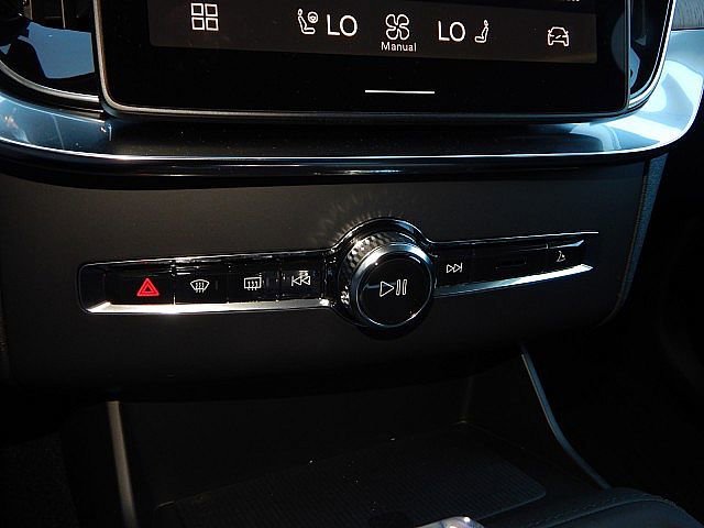 New 2026 Volvo XC90 B6 Ultra w/ Lounge Package image 19