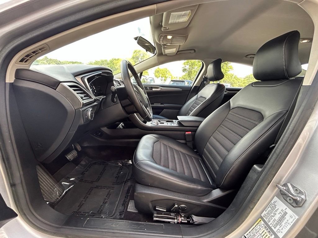 Used 2017 Ford Fusion SE w/ Equipment Group 201A FWD image 10