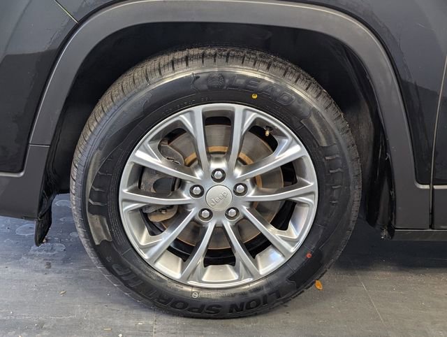 Used 2019 Jeep Cherokee Latitude Plus image 4