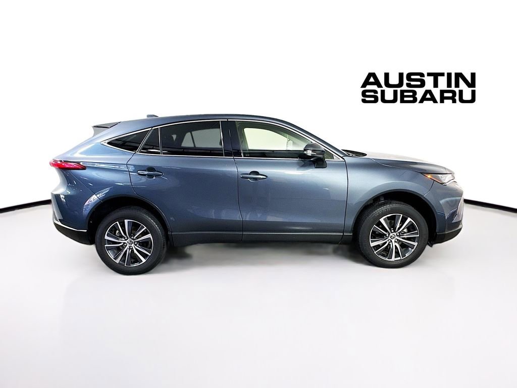 Used 2022 Toyota Venza LE image 8