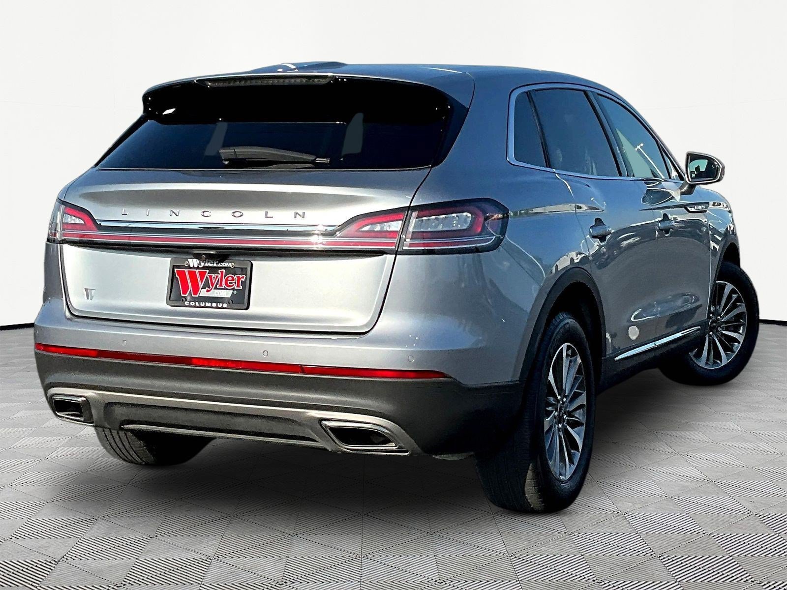 Used 2023 Lincoln Nautilus Reserve AWD/4WD image 6