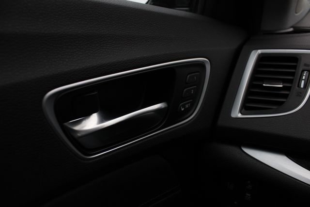 Used 2020 Acura TLX FWD image 8