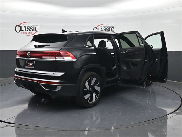 Used 2025 Volkswagen Atlas Cross Sport SE image 36