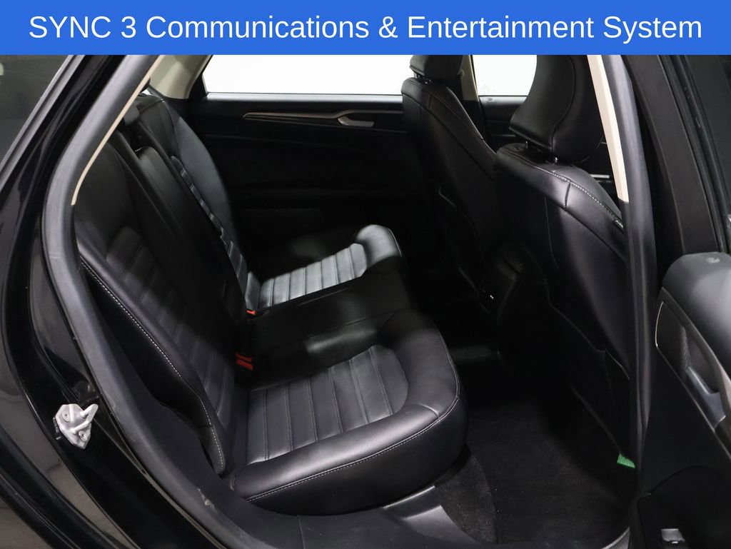 Used 2017 Ford Fusion SE w/ Fusion SE Technology Package image 6