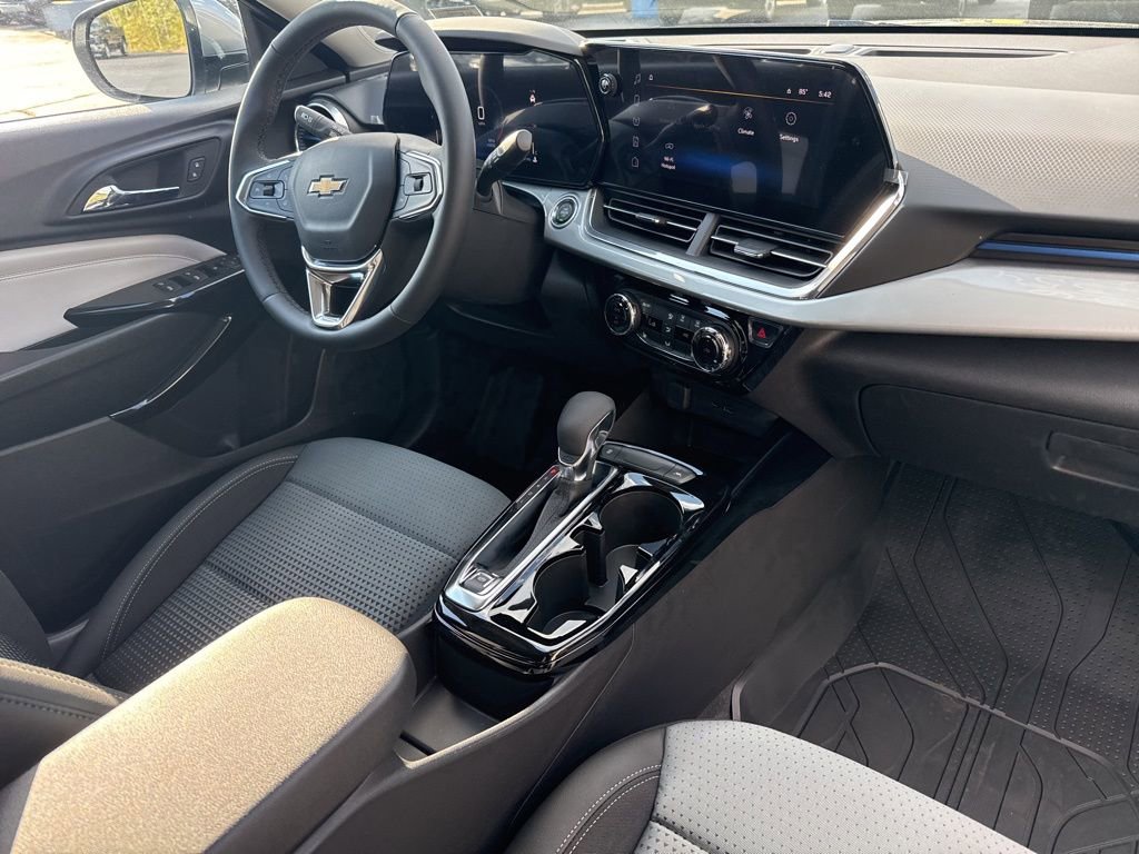 New 2026 Chevrolet Trax LT FWD image 32