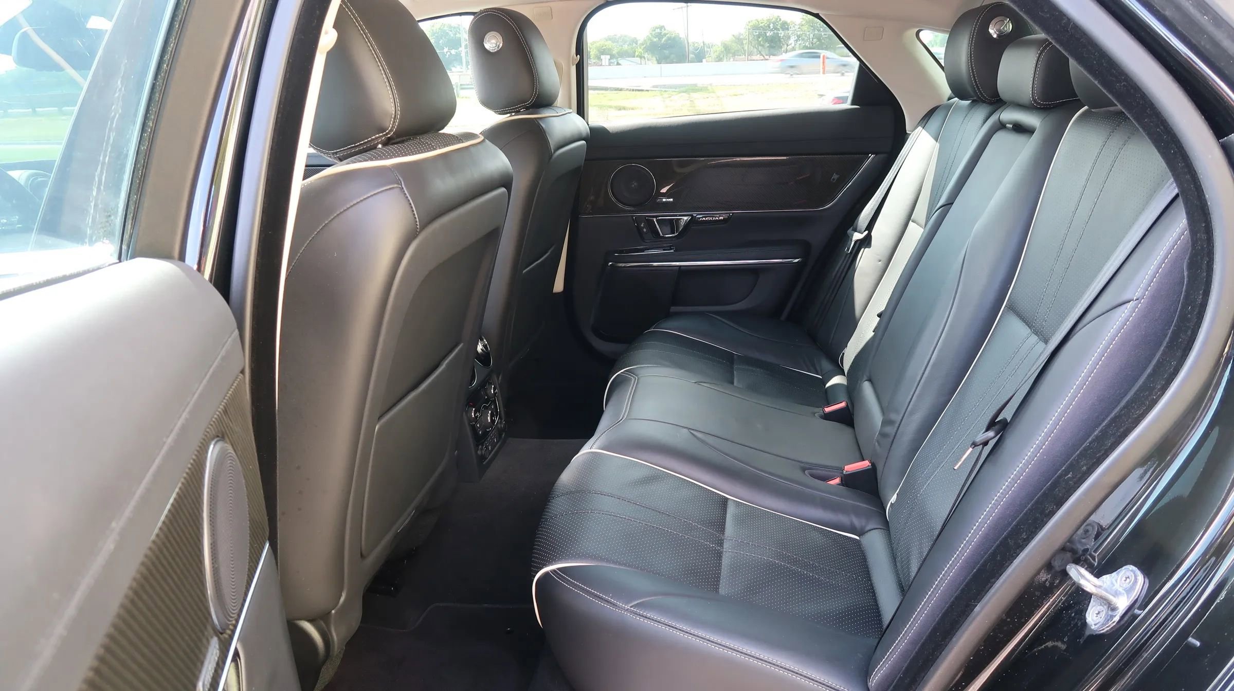 Used 2016 Jaguar XJ R-Sport RWD image 19
