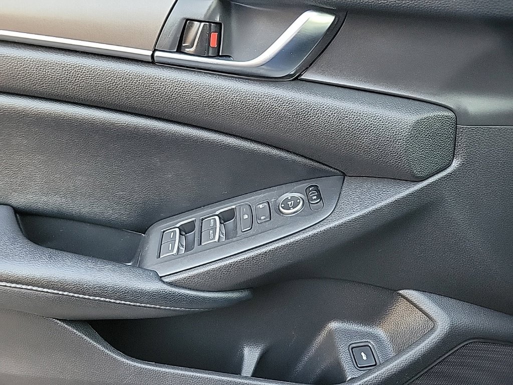 Used 2018 Honda Accord LX image 11