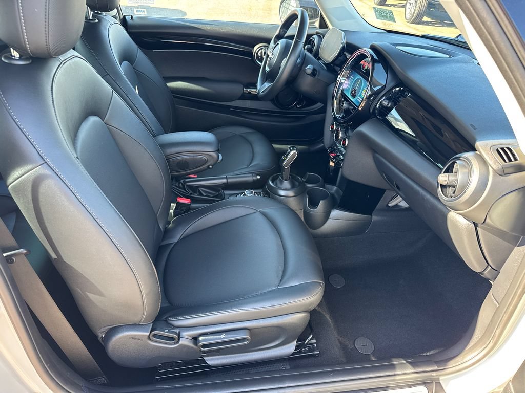 Used 2023 MINI Cooper 2-Door Hardtop FWD image 13