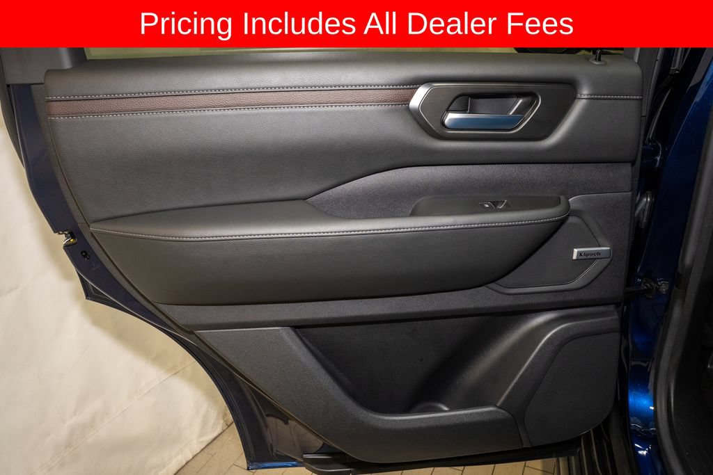 Certified 2025 Nissan Armada SL w/ Captain's Chari Seat Package AWD/4WD image 12
