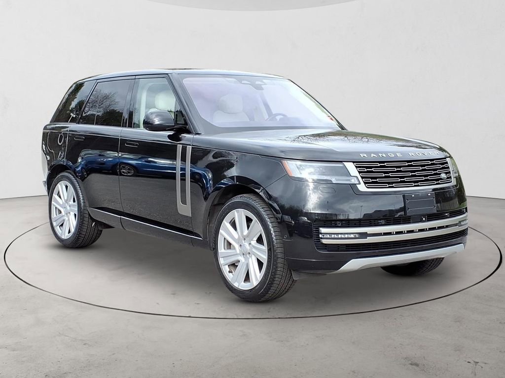 Used 2023 Land Rover Range Rover SE AWD/4WD image 3