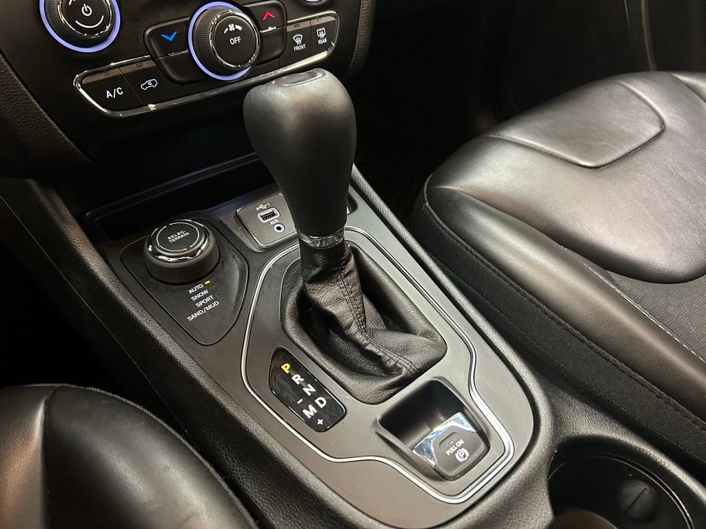 Used 2019 Jeep Cherokee Latitude Plus w/ Cold Weather Group image 25