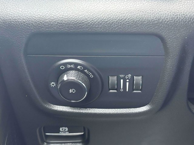 Used 2023 Jeep Grand Cherokee L Limited AWD/4WD image 17