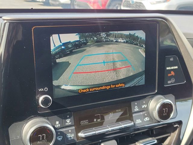 Used 2023 Toyota Highlander LE AWD/4WD image 23