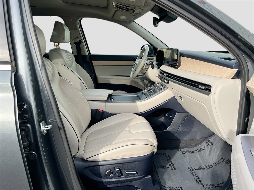 Used 2023 Hyundai Palisade Limited w/ Cargo Package image 32