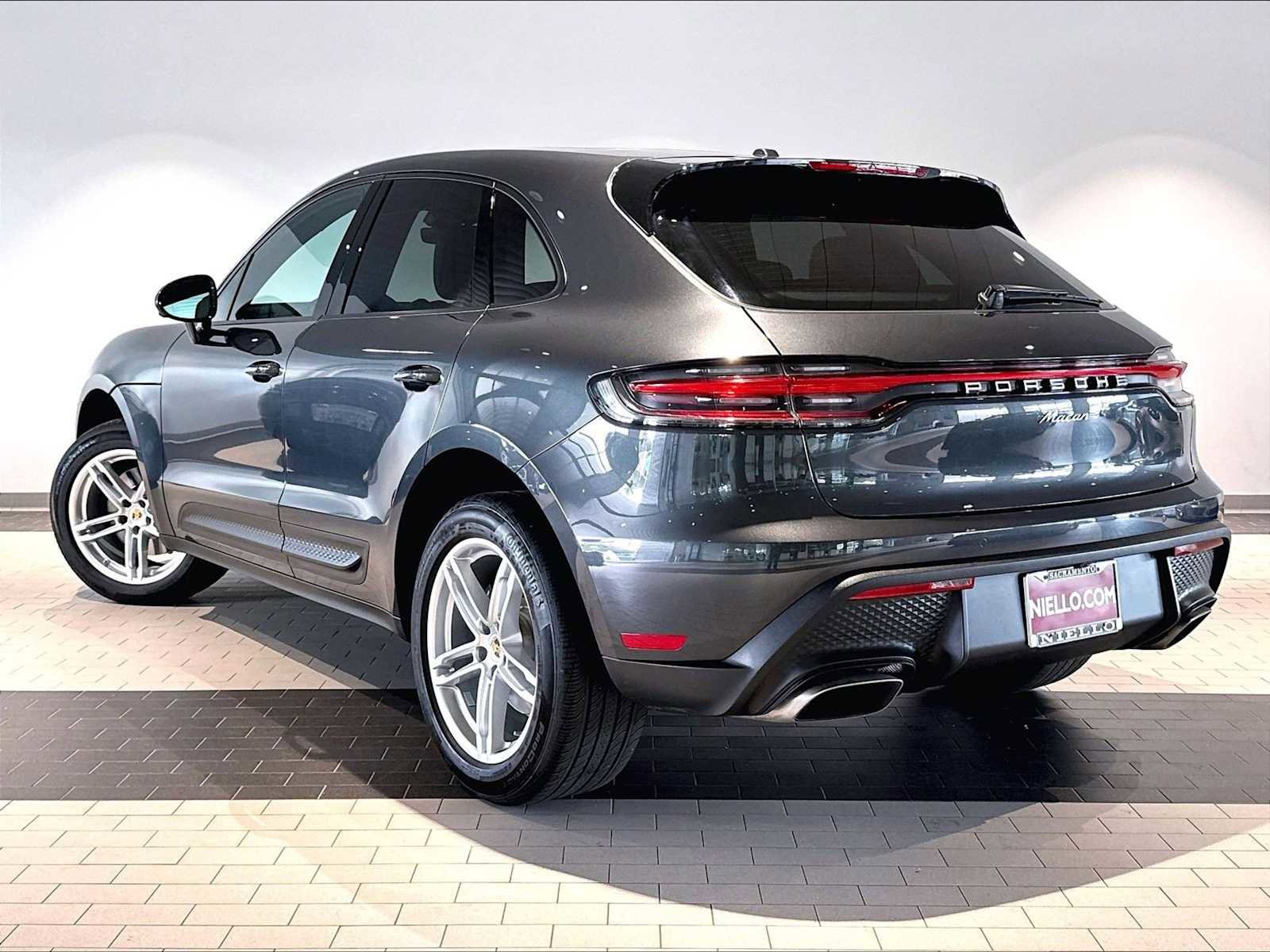 Used 2023 Porsche Macan AWD/4WD image 3