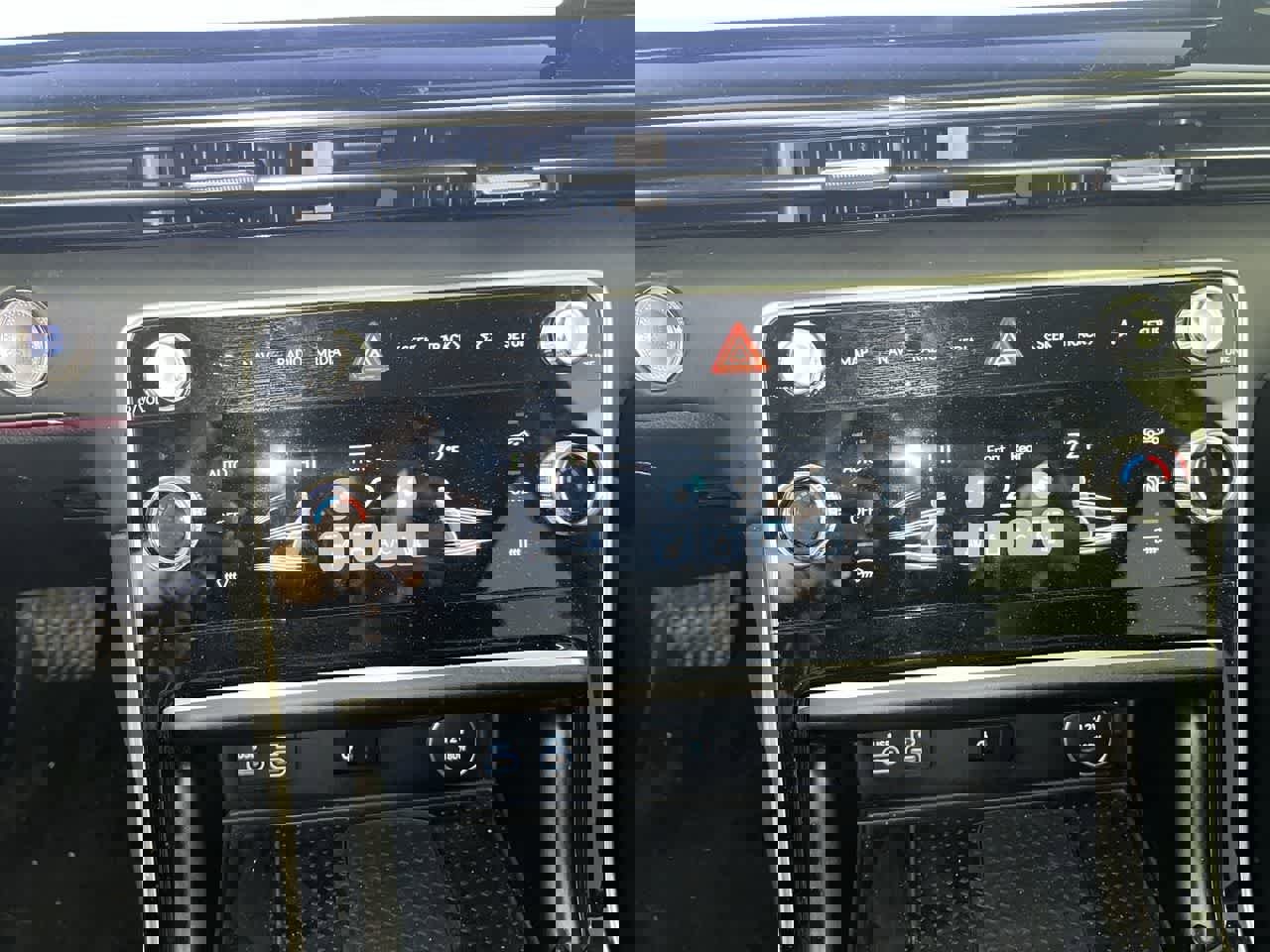 Used 2025 Genesis GV80 2.5T Standard image 18