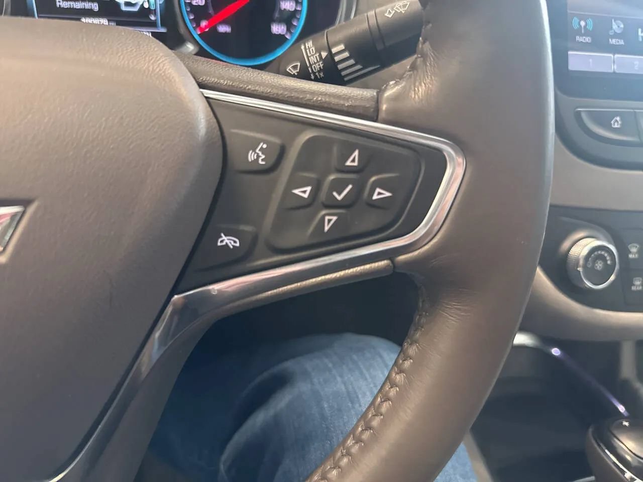 Used 2018 Chevrolet Malibu LT FWD image 33