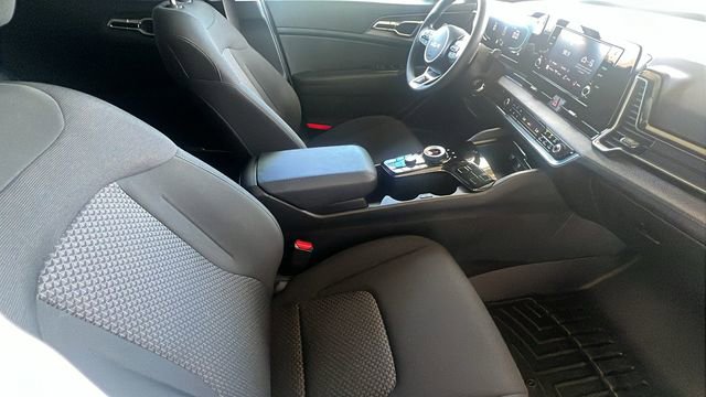 Used 2025 Kia Sportage LX FWD image 12