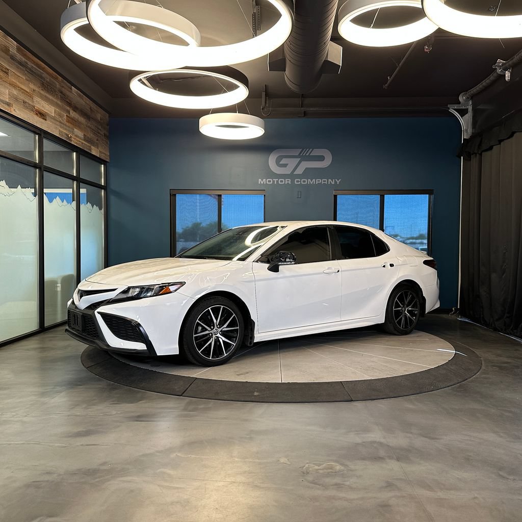 Used 2022 Toyota Camry SE FWD image 7