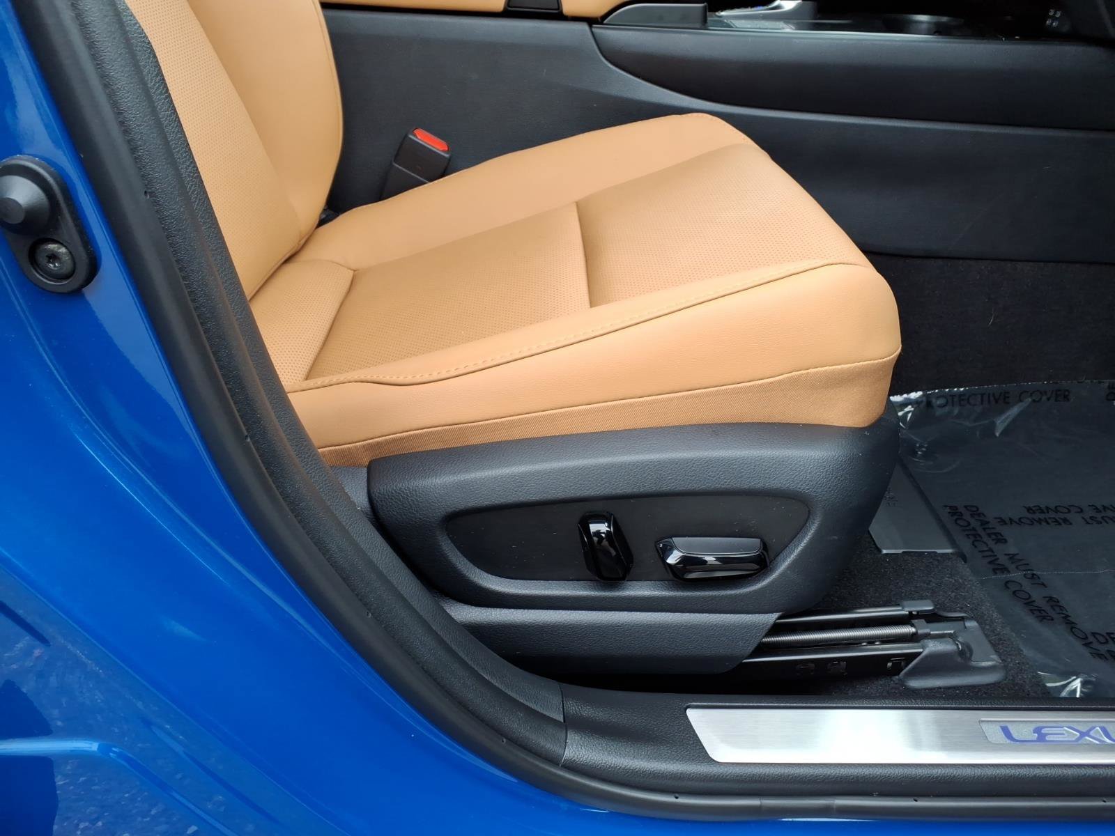 Certified 2025 Lexus UX 300h AWD w/ Accessory Package (Z1) image 14