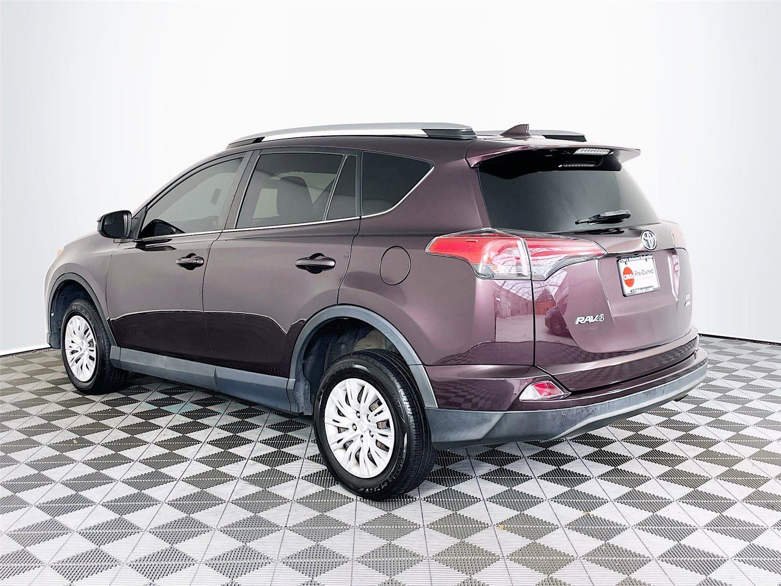 Used 2017 Toyota RAV4 LE image 6