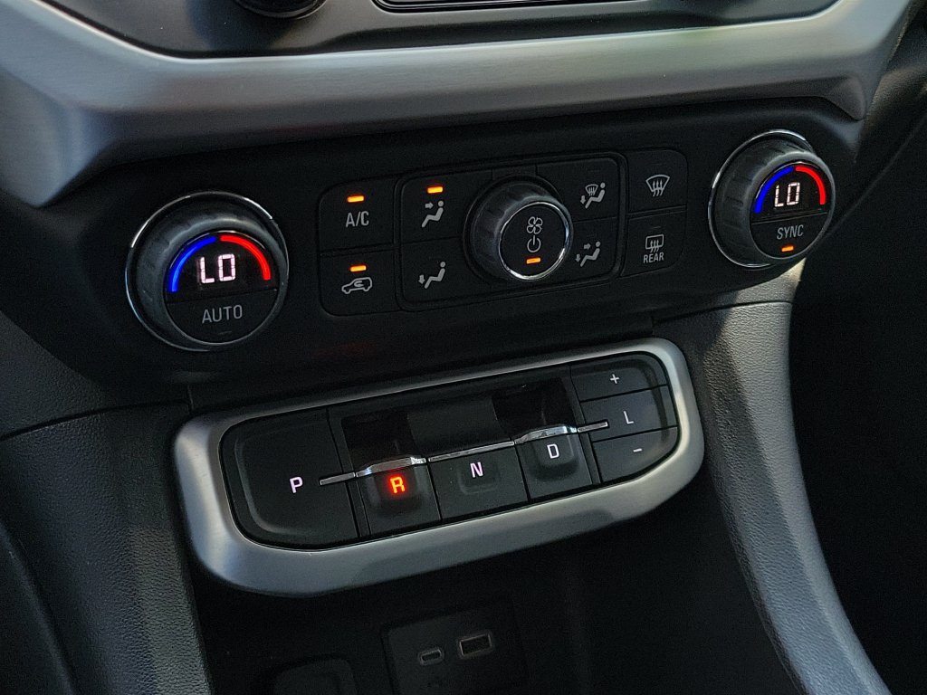 Used 2023 GMC Acadia SLE w/ Driver Convenience Package FWD image 29